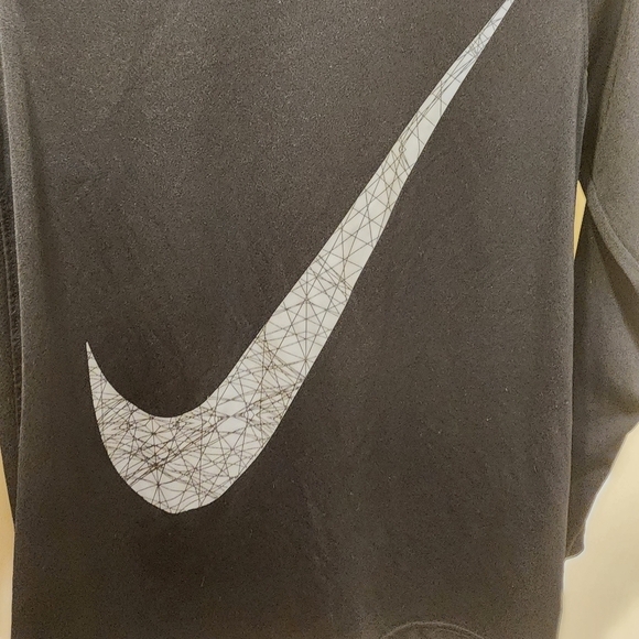 Nike women,s Black Athletic Short 3/4 sleeves size L - Picture 2 of 11